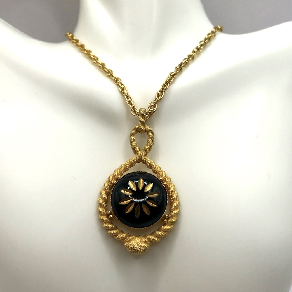 Vintage Paradise Gold-Tone Pendant Necklace